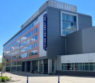 landing hotel main