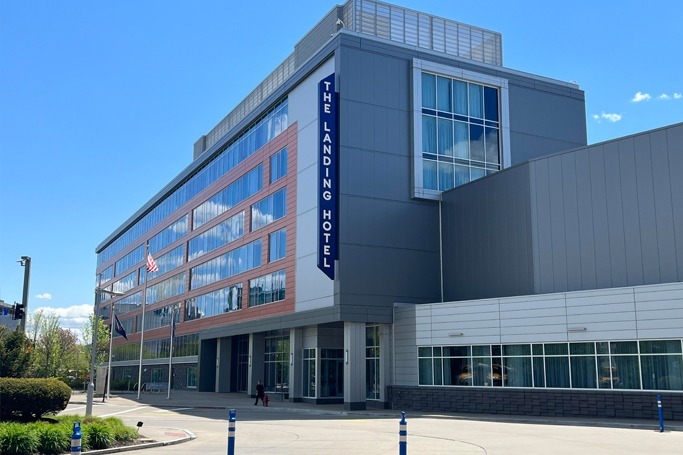 landing hotel main